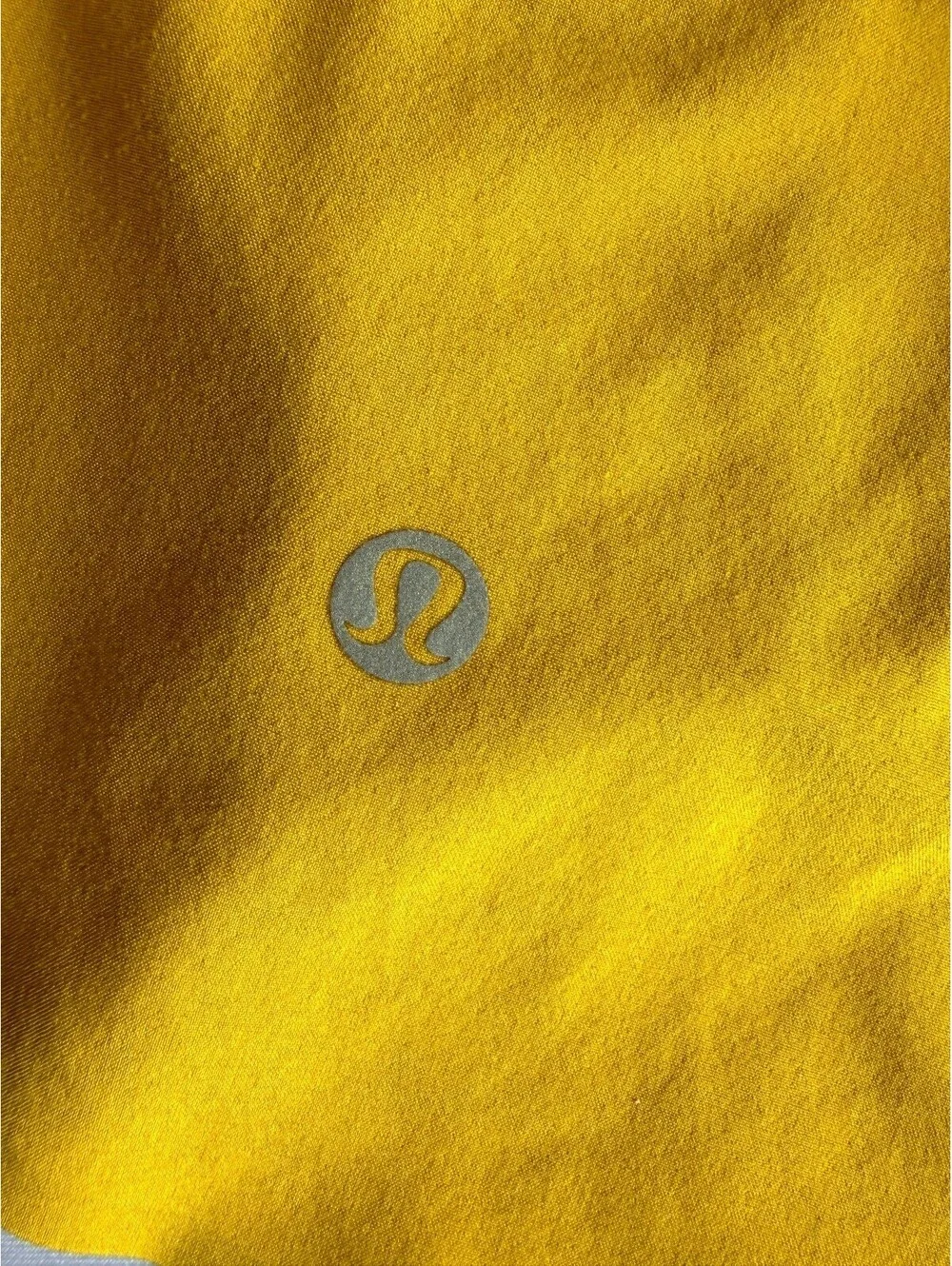 Lululemon Tracker Women’s Running Shorts Yellow Approx M 4 Inch Lined